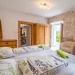 Feriehus Haus Stjepo-ferienwohnung 2 *